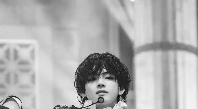 Nam idol còn sở hữu khả năng làm chủ sân khấu đỉnh cao. Không chỉ về mặt điển trai mà còn đến từ sự biến hóa biểu cảm thông minh, linh hoạt khiến người xem không thể rời mắt. (Ảnh: Internet) Nam idol còn sở hữu khả năng làm chủ sân khấu đỉnh cao. Không chỉ về mặt điển trai mà còn đến từ sự biến hóa biểu cảm thông minh, linh hoạt khiến người xem không thể rời mắt. (Ảnh: Internet)