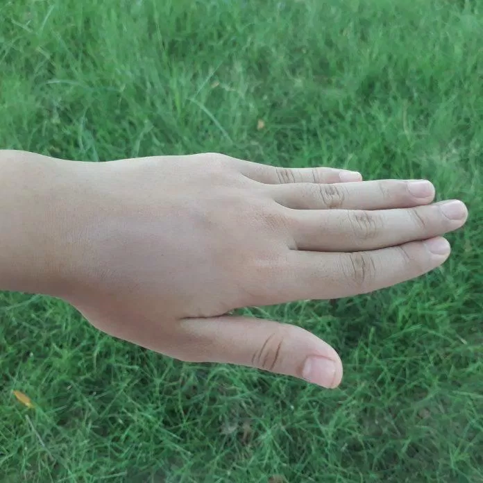 Kem chống nắng tạo lớp finish siêu lì, mỏng mịn, sáng hồng, khô thoáng (ảnh: BlogAnChoi).