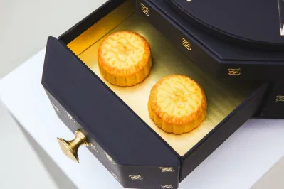 Bánh trung thu mini size của Fendi. (Ảnh: Internet)