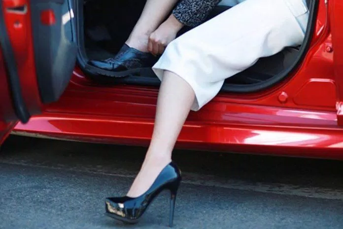 Bí quyết quyến rũ của phụ nữ là đi giày cao gót (Ảnh: Internet)