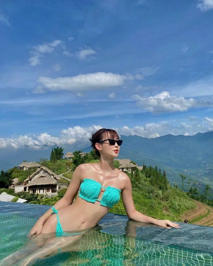 Sun HT cùng set bikini áo quây quyến rũ (Nguồn: Internet)