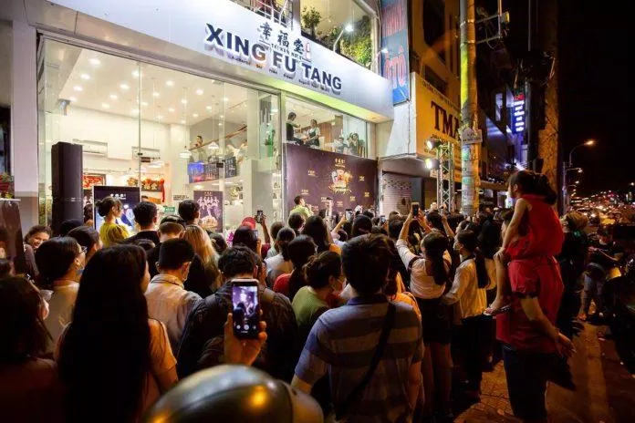 Cửa hàng Xing Fu Tang thu hút khách hàng vào ngày khai trương. Nguồn: Internet