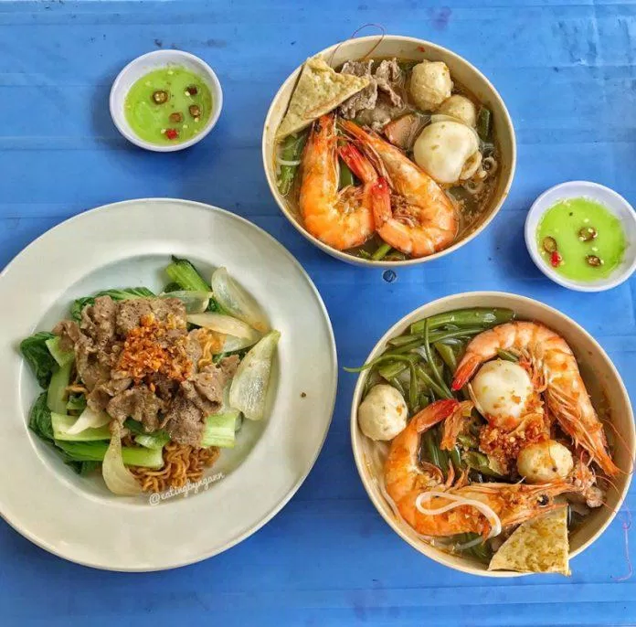 Bún Thái Anh có rất nhiều nguyên liệu ăn kèm tươi ngon (Nguồn: Internet)