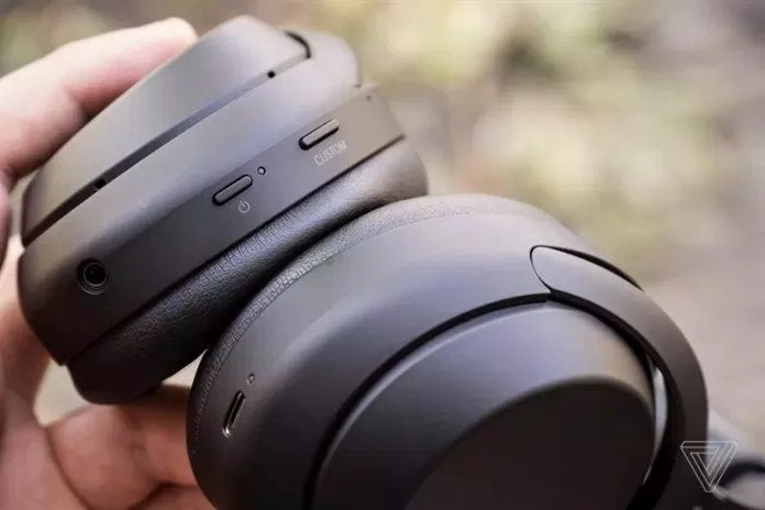 Bề ngoài không thay đổi so với Sony WH-1000XM3