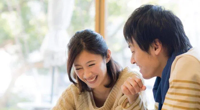 Hãy biết đặt câu hỏi để kéo dài cuộc hội thoại (Ảnh: Internet)