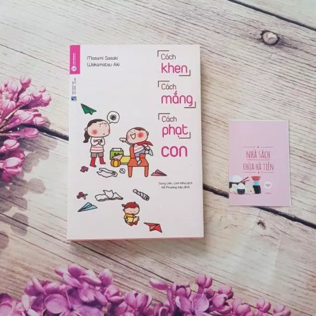 Quyển sách Cách Khen, Cách Mắng, Cách Phạt Con (nguồn: internet) Quyển sách Cách Khen, Cách Mắng, Cách Phạt Con (nguồn: internet)