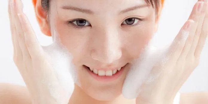 Làm sạch da là bước quan trọng trong quá trình dưỡng da( Nguồn: Internet)