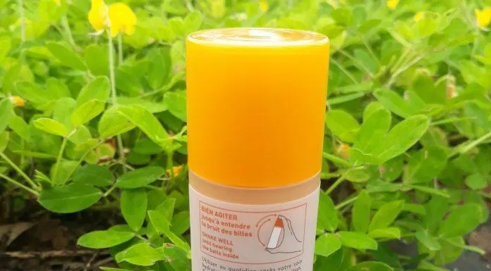 Kem Bioderma Photoderm Nude Touch SPF 50+ bảo vệ làn da bạn gái chống lại tác hại của tia UV, chống nắng phổ rộng (ảnh: BlogAnChoi).