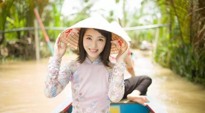 Chúng Ta Mất Trí Rồi: “Chemistry” ngọt sâu răng nhưng cũng rất ngược tâm