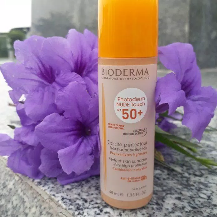 Hộp kem Bioderma Photoderm Nude Touch SPF 50+ có hình dáng thon gọn, dễ dàng bỏ túi xách mang theo (ảnh: BlogAnChoi).