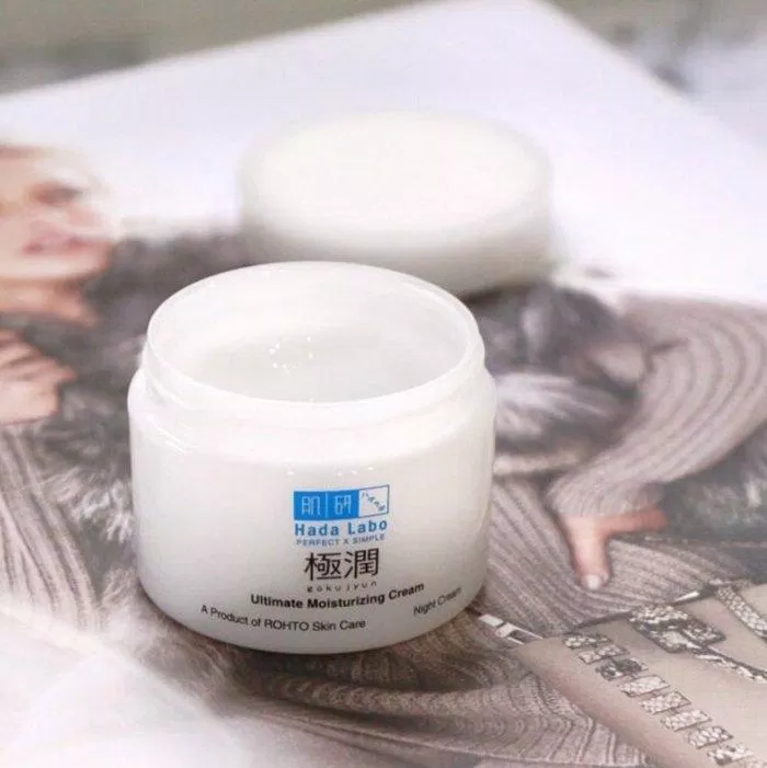 Kem dưỡng ẩm Hada Labo Gokujyun Hyaluronic Cream với dạng gel mỏng nhẹ giúp thẩm thấu nhanh hơn. (Nguồn : Internet).