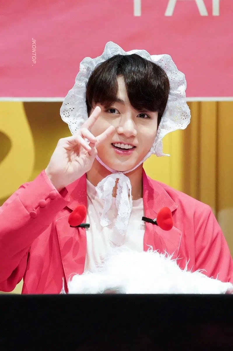 Gương mặt “búng ra sữa” đáng yêu của Jungkook (Ảnh: Internet)