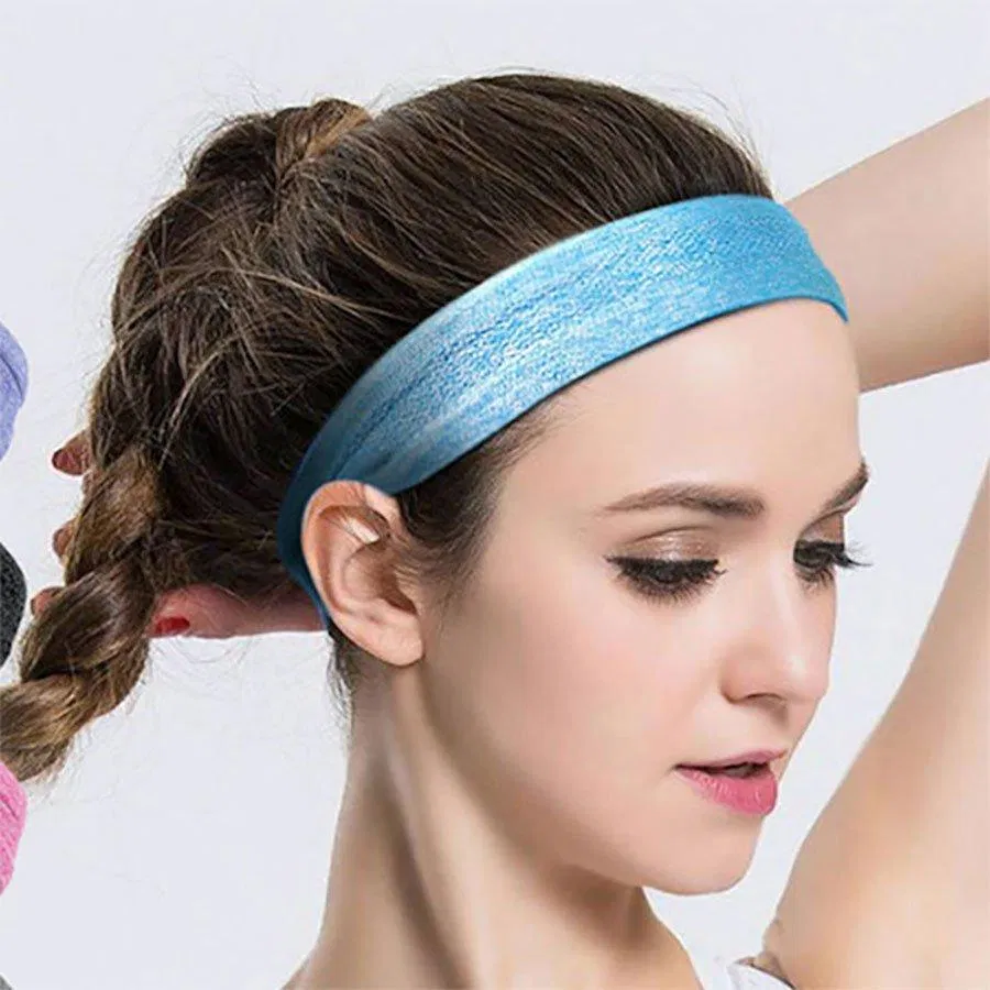 Kiểu tóc cài băng đô quá chặt không tốt cho vùng da đầu ((Ảnh: Internet)