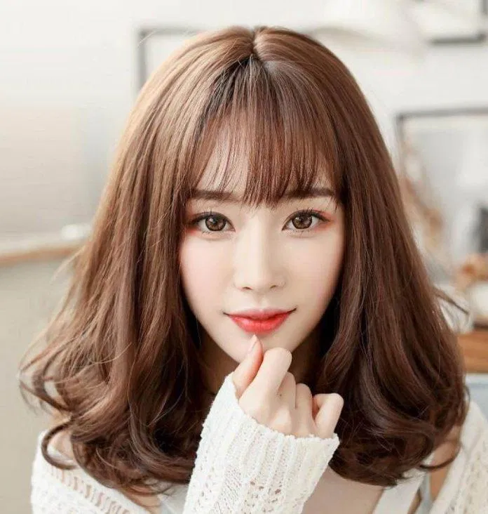 Thi thoảng, bạn cũng nên xõa tóc để không gây áp lực lên da đầu (Ảnh: Internet)