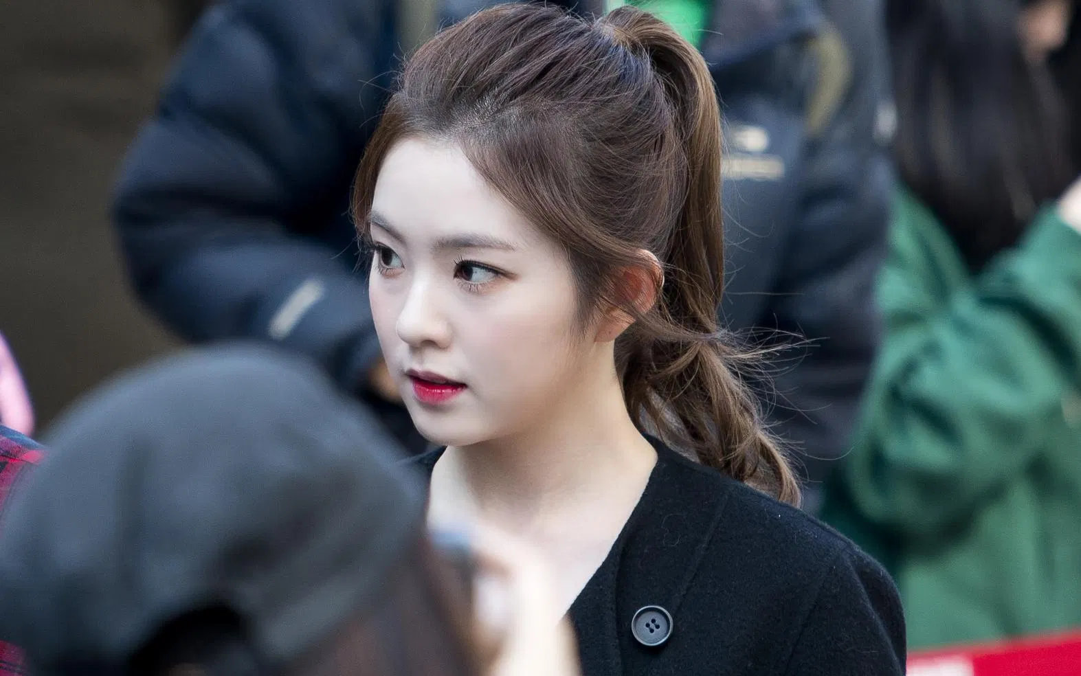 Tóc đuôi ngựa là kiểu tóc đẹp nhưng có thể khiến bạn bị đau đầu (Ảnh: Internet)