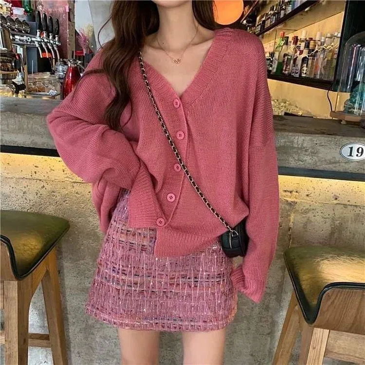 Áo len tăm mix với chân váy tạo vẻ ngoài cuốn hút (nguồn: Internet).