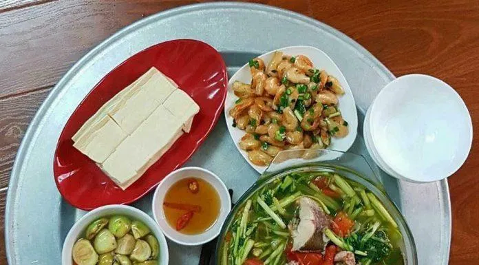 Mâm cơm gia đình hằng ngày với đầy đủ dinh dưỡng (Nguồn: Internet)