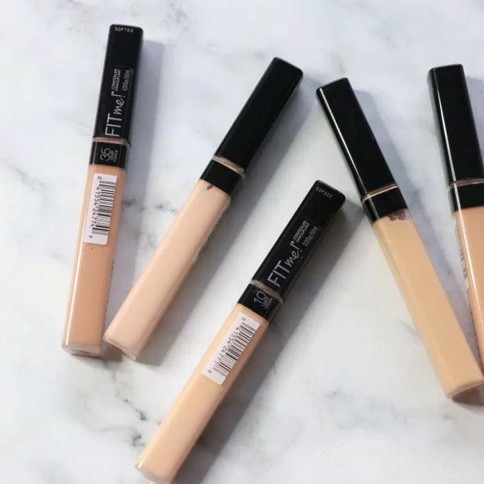 Fit Me Concealer có kết cấu mỏng nhẹ nên dễ dàng apply lên mặt (Nguồn: Internet).