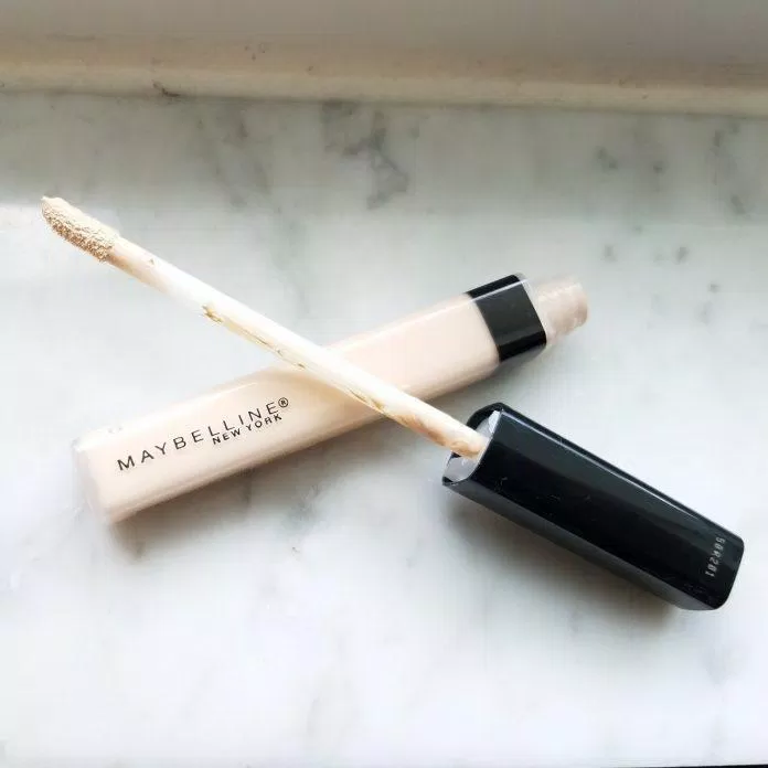 Fit Me Concealer có kết cấu khá mỏng nhẹ (Nguồn: Internet).