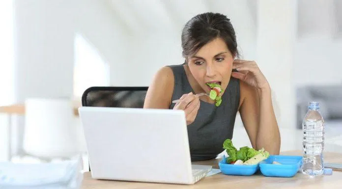 Nếu muốn trẻ lâu, bạn nên thường xuyên vận động (Ảnh: Internet)