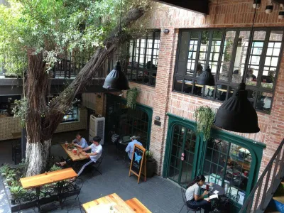Không gian quán phù hợp cho việc đọc sách và học tập (Nguồn: FB Nhã Nam Book N’ Coffee)