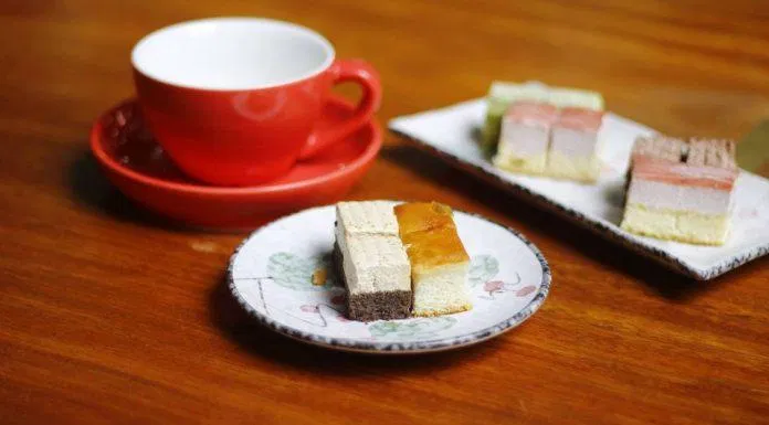 Còn gì tuyệt vời hơn khi vừa nhâm nhi cà phê, vừa đọc sách (Nguồn: FB Nhã Nam Book N’ Coffee)