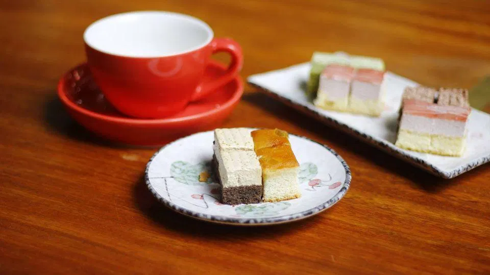 Còn gì tuyệt vời hơn khi vừa nhâm nhi cà phê, vừa đọc sách (Nguồn: FB Nhã Nam Book N’ Coffee)