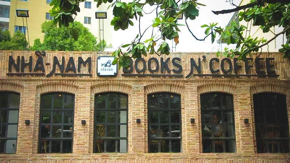 Nhã Nam Book N’ Coffee có không gian khá rộng (Nguồn: FB Nhã Nam Book N’ Coffee)
