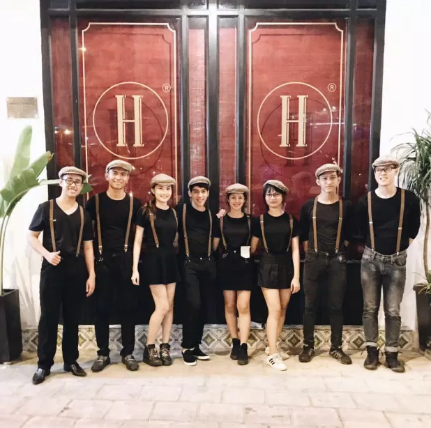 163 Review Heritage Concept Chill Hub: quán cà phê đậm chất vintage giữa lòng Sài Gòn mới nhất 14 Nhân viên nhà hàng (Nguồn: Heritage Fanpage)