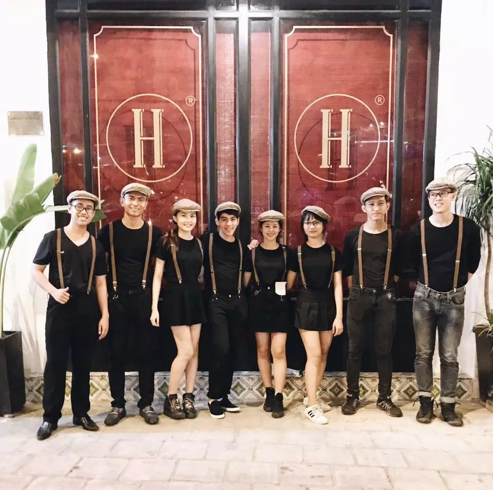 Nhân viên nhà hàng (Nguồn: Heritage Fanpage)