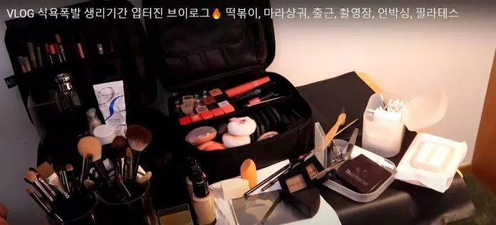 Embryolisse Lait-Crème Concentré luôn nằm trong hộp makeup của cô nàng hot Youtuber Hàn Quốc Haneul Haneul. (Nguồn: BlogAnChoi)