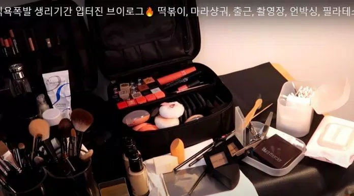 Embryolisse Lait-Crème Concentré luôn nằm trong hộp makeup của cô nàng hot Youtuber Hàn Quốc Haneul Haneul. (Nguồn: BlogAnChoi)