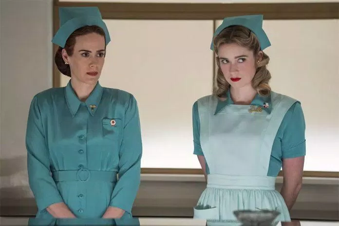 Đến cả trang phục y tá của phim cũng rất đẹp. (Ảnh: Internet)