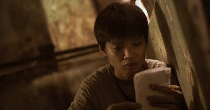 Ròm - cậu bé đường phố phải lăn lộn với cuộc sống khó khăn. (Nguồn ảnh: Internet)