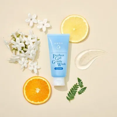 Gel rửa mặt cho da nhạy cảm Senka Perfect Gentle Gel Wash có thành phần thiên nhiên làm sạch êm dịu và dưỡng sáng da. (Nguồn: Internet)