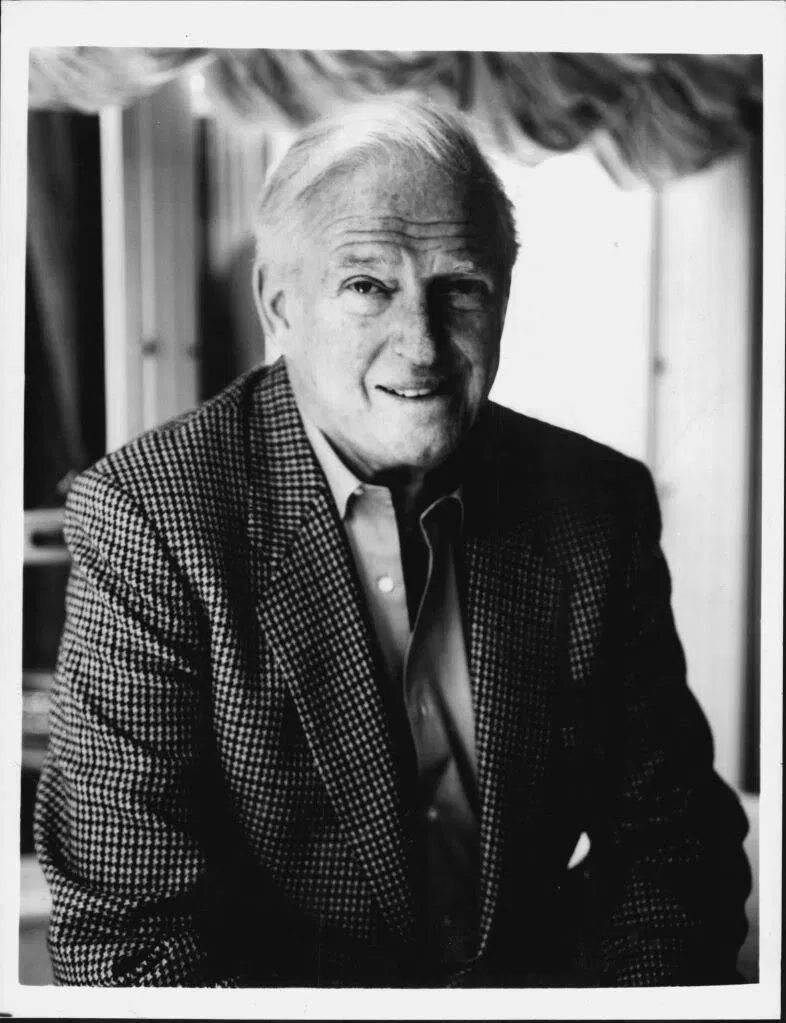 Sidney Sheldon - tiểu thuyết gia nổi tiếng người Mỹ. (Nguồn: Internet)