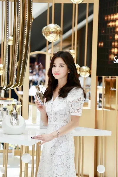 Nhan sắc dịu dàng nền nã có chút thoáng buồn của Song Hye Kyo (Nguồn: Internet)