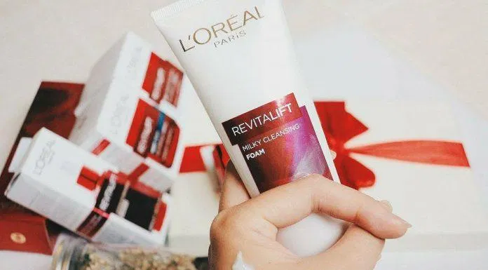 Review sữa rửa mặt LOreal Revitalift Milky Cleansing Foam: Giúp săn chắc da trong vòng một nốt nhạc BHA (Salicylic Acid) chống lão hoá Coco Betaine công dụng Dấu hiệu lão hóa Giảm thiểu lão hóa glycerin LOréal làm sạch làm sạch sâu Làm săn chắc da mua sữa rửa mặt ngăn ngừa lão hóa review mỹ phẩm review sữa rửa mặt rửa mặt săn chắc sản phẩm sữa rửa mặt Sữa rửa mặt L Oreal Revitalift sữa rửa mặt L Oreal Revitalift Milky Cleansing Foam sữa rửa mặt tạo bọt tạo bọt tẩy da chết thiết kế thông tin thương hiệu thương hiệu LOréal Paris Titanium Dioxide