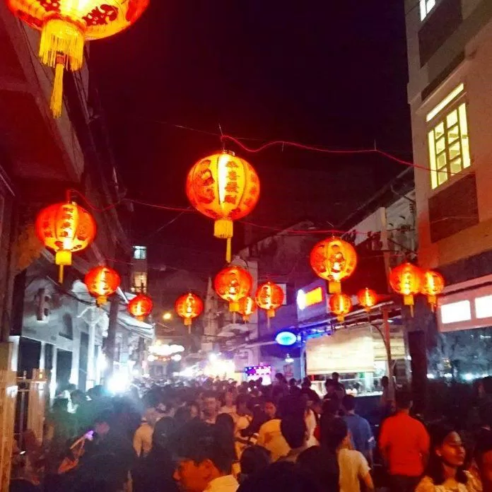 Địa điểm chơi Trung Thu ở Sài Gòn - Phố lồng đèn Lương Nhữ Học Quận 5 (Nguồn: Internet)