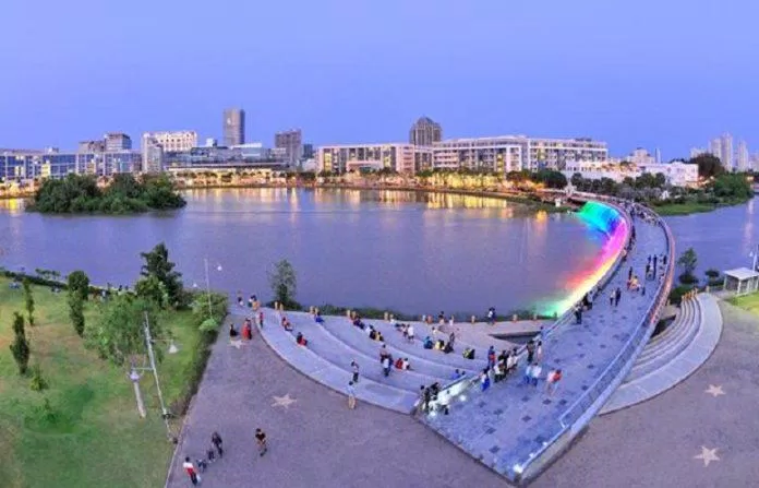 Cầu ánh sao tại Hồ Bán Nguyệt (Nguồn: Internet)