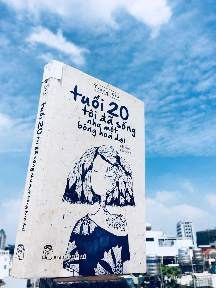Ảnh bìa sách Tuổi 20 Tôi Đã Sống Như Một Bông Hoa Dại. (Ảnh: Internet)