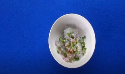 Ướp tôm với gia vị khoảng 15 phút (Nguồn: Món Ăn Ngon)