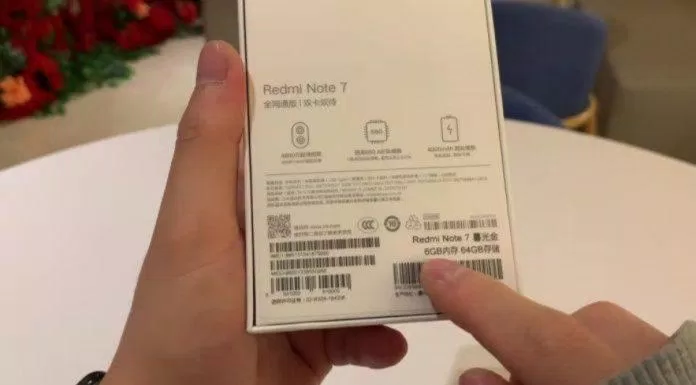Mặt sau của hộp Xiaomi Redmi Note 7