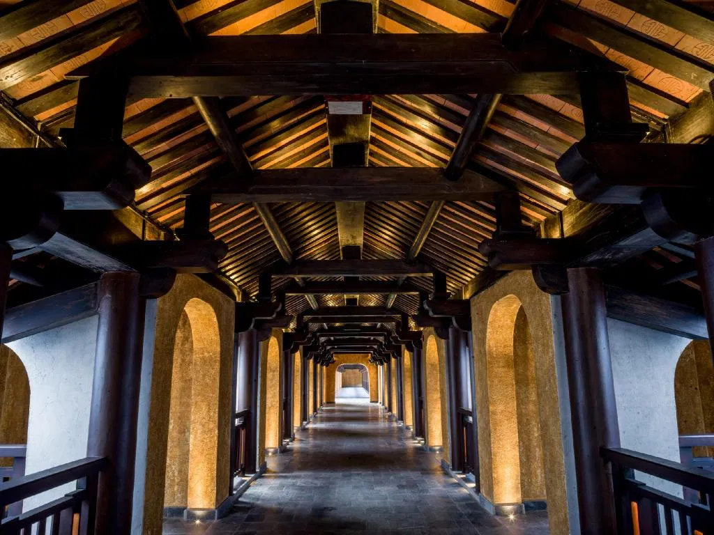 Hành lang bên trong khu nghỉ dưỡng ( nguồn internet )