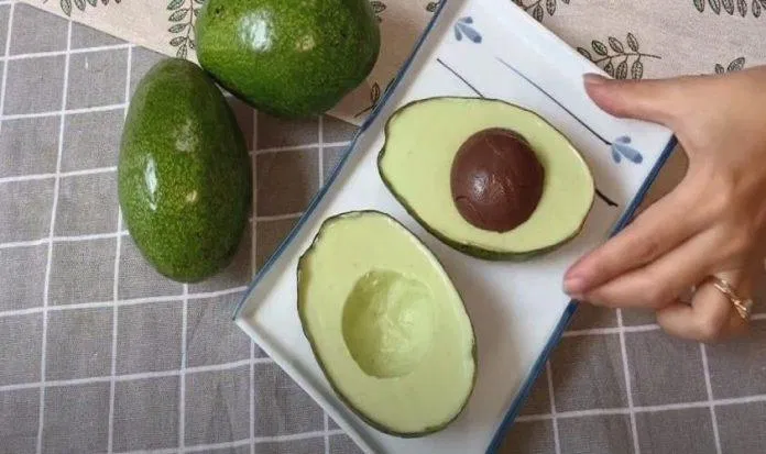 Cách làm bánh mousse hình quả bơ vừa ngon miệng vừa đẹp mắt bánh mousse bánh mousse hình quả bơ cách làm cách làm bánh Cách làm bánh mousse cách làm bánh mousse hình quả bơ dinh dưỡng giá trị học làm bánh tại nhà làm bánh nguyên liệu Sổ tay học nấu ăn