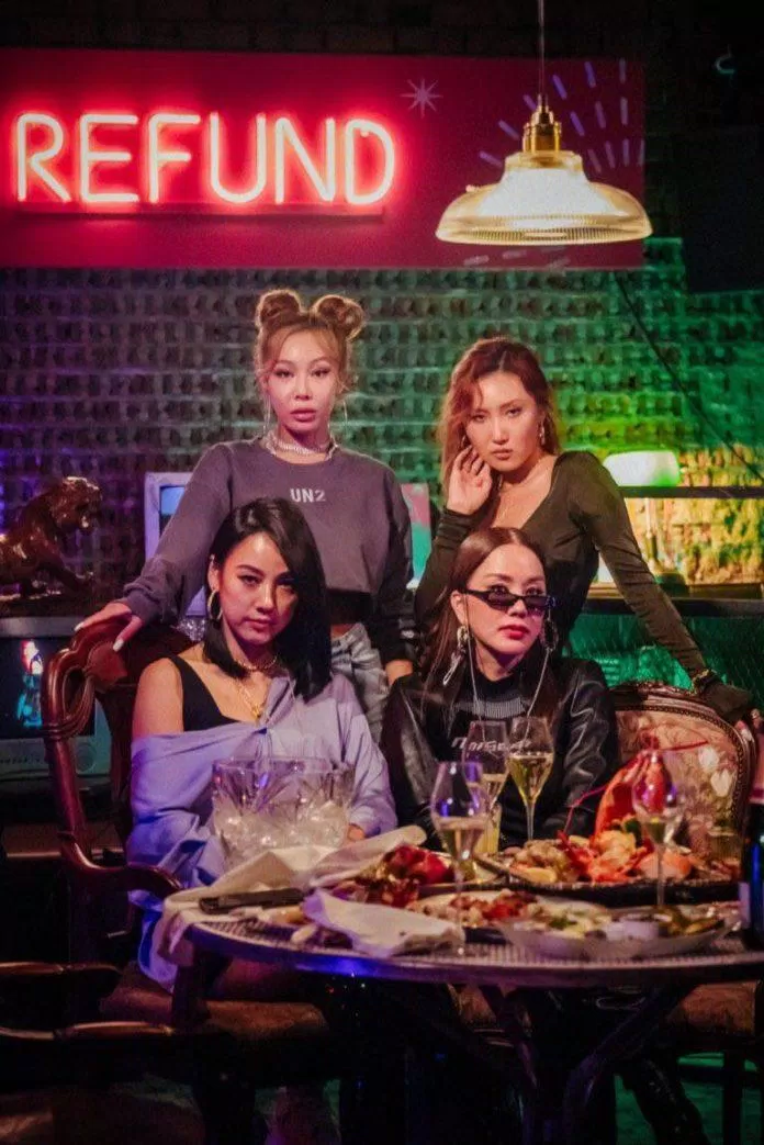 REFUND SISTERS gồm Lee Chun Ok (Lee Hyori), Jessi, Kelly và Hwasa (MAMAMOO) (ảnh: internet) REFUND SISTERS gồm Lee Chun Ok (Lee Hyori), Jessi, Kelly và Hwasa (MAMAMOO) (ảnh: internet)