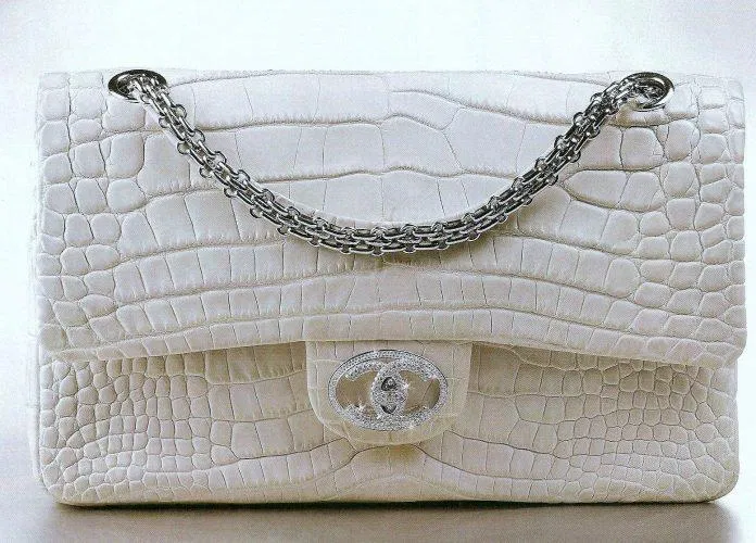 Chanel Diamond Forever 216.000 USD khoảng 6 tỷ VND (Nguồn : Internet).