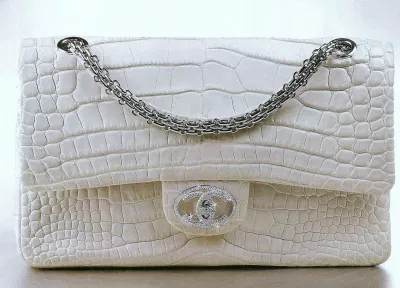 Chanel Diamond Forever 216.000 USD khoảng 6 tỷ VND (Nguồn : Internet).