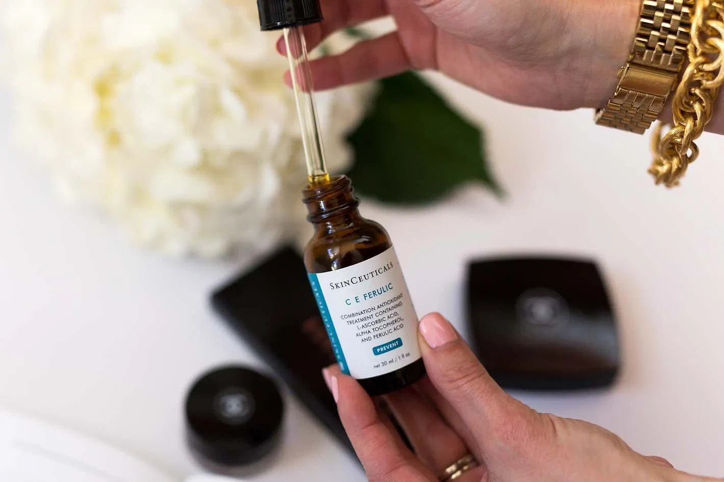 Xây dựng một chu trình chăm sóc da nhạy cảm lành tính nhất chăm sóc da nhạy cảm chu trình chăm sóc da nhạy cảm da nhạy cảm Drunk Elephant C Firma Vitamin C Day Serum dưỡng ẩm dưỡng ẩm dịu nhẹ First Aid Beauty Pure Skin Face Cleanser Kiehl s Calendula Herbal Extract Toner Krave Matcha Hemp Hydrating Cleanser Làm sạch toàn diện lành tính mỹ phẩm lành tính Neutrogena Hydro Boost Water Gel Nước cân bằng nhẹ dịu cho da Paula s Choice Skin Perfecting 8 AHA Gel Exfoliation quy trình dưỡng da nhạy cảm SkinCeuticals C E Ferulic sữa rửa mặt nhẹ dịu tẩy tế bào chết tẩy tế bào chết hóa học Thayers Rose Petal Witch Hazel Toner The Ordinary Glycolic Acid 7 Toning Solution Vichy Aqua Thermal Rich Cream vitamin C vitamin C serum