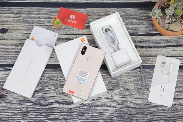 Mở hộp Xiaomi Mi 8 SE
